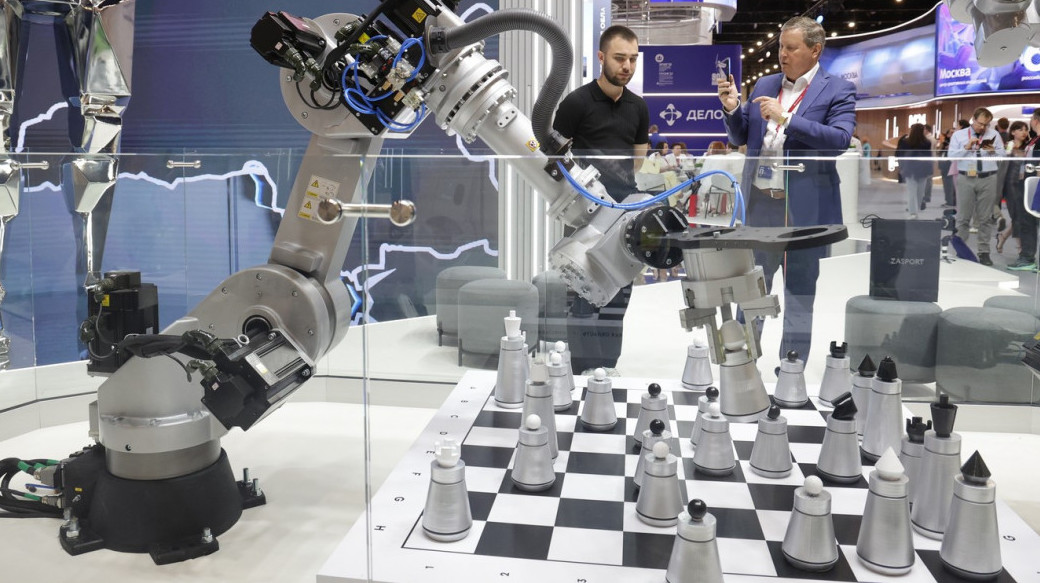 Naučnici u ruskoj republici Kabardino-Balkarija kreirali robota koji igra šah