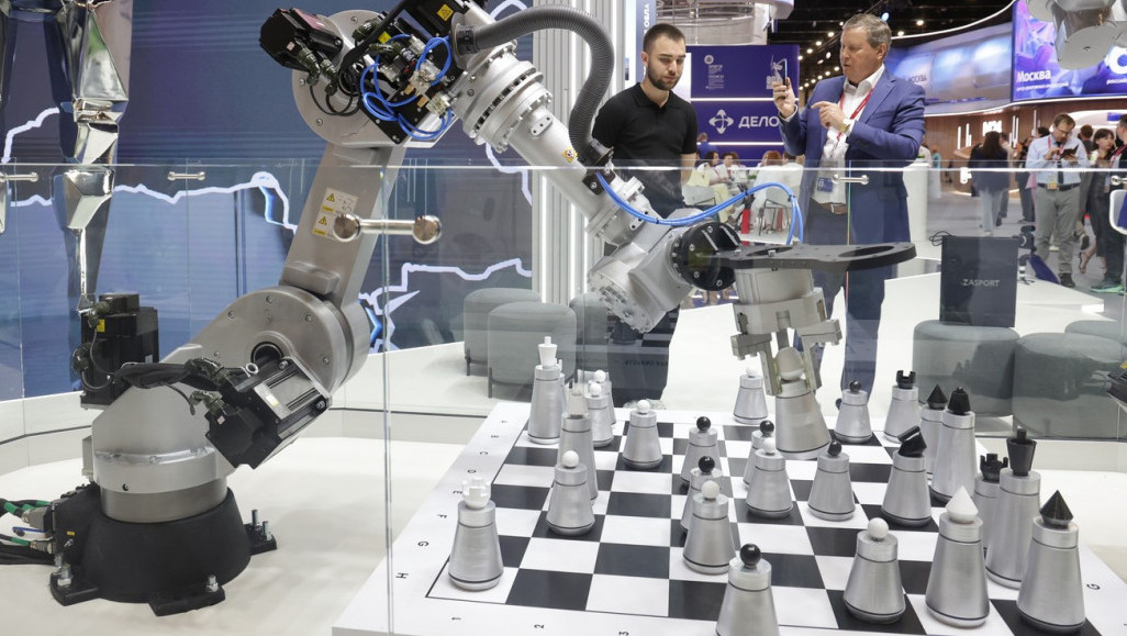 Naučnici u ruskoj republici Kabardino-Balkarija kreirali robota koji igra šah
