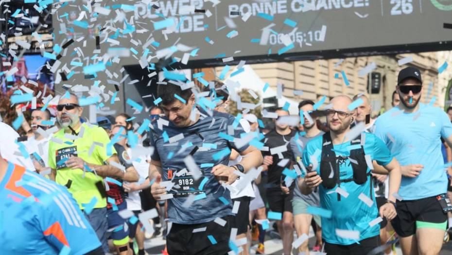 Beogradski maraton u fotografijama: Kakva je atmosfera na ulicama prestonice?