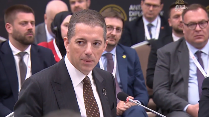 Đurić Konakoviću: Srbija na čelu sa Vučićem za rešenje problema i stabilnost u regionu