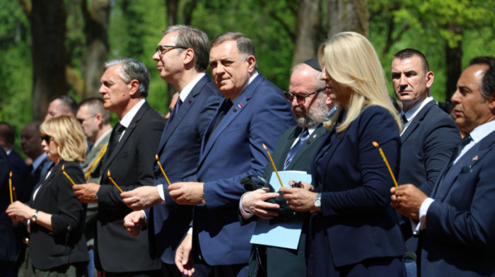 Vučić u Donjoj Gradini na obeležavanje Dana sećanja: Položeni venci na grobno polje "Topole"
