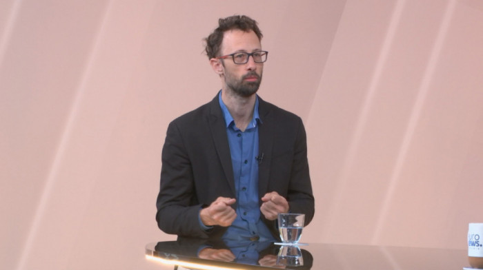 Premijera predstave "Ljubavnik u svakoj zemlji": Nova komedija Arnoa Ambera u Akademiji 28