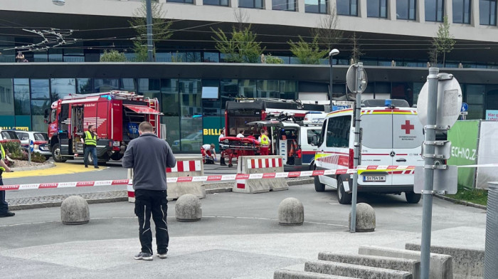 Tragedija u Nemačkoj: Trolejbus uleteo u prodavnicu, poginuo muškarac, 30 povređenih