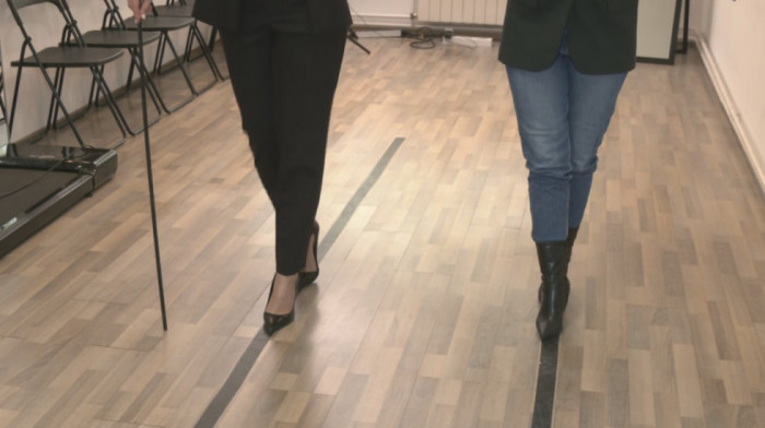 "Hod na štiklama": Program koji žene uči samopouzdanju i stavu