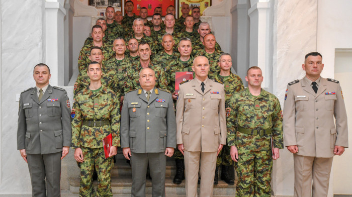 Uručeni prvi ugovori o radu na neodređeno vreme profesionalnim vojnicima