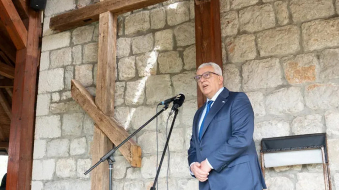 Andrija Mandić položio venac jasenovačkim mučenicima: Blagosloveni smo jer smo prvi doneli ovakvu Rezoluciju