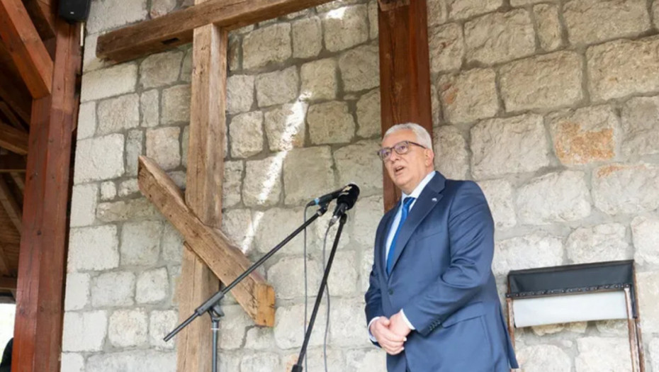 Andrija Mandić položio venac jasenovačkim mučenicima: Blagosloveni smo jer smo prvi doneli ovakvu Rezoluciju