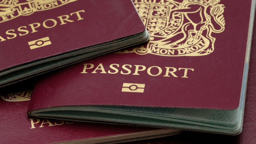 Srbija uvodi nove pasoše: Burgundi korice, mali grb i niz naprednih bezbednosnih elemenata