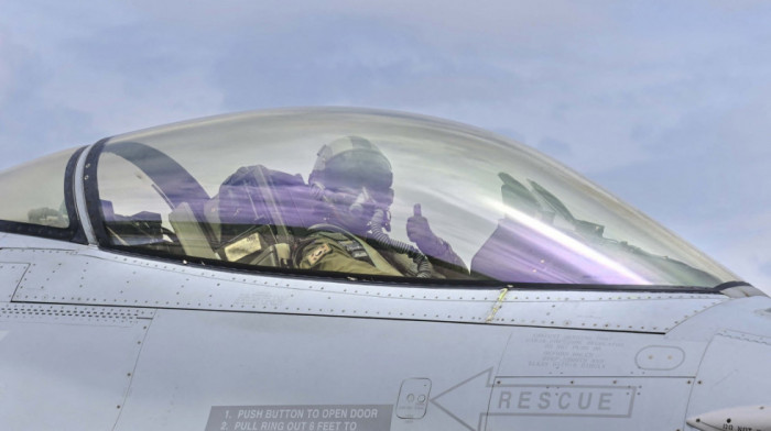 Vojni pilot Južne Koreje pravio selfije, pa doveo do sudara u vazduhu