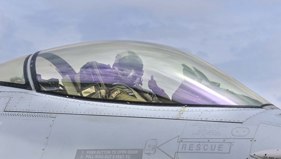 Vojni pilot Južne Koreje pravio selfije, pa doveo do sudara u vazduhu