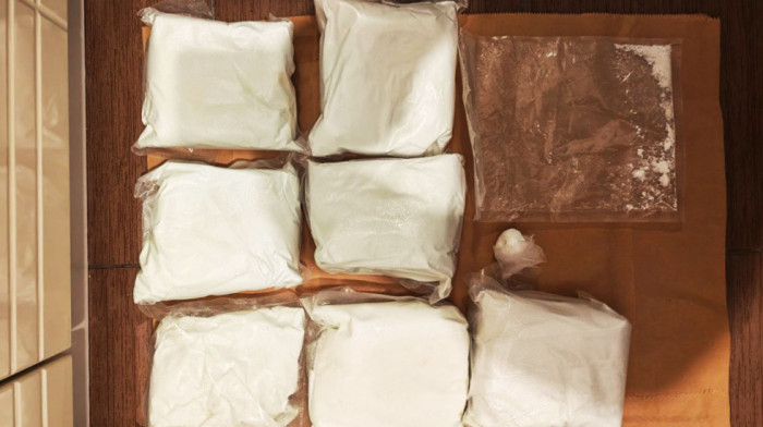 Uhapšen osumnjičeni diler u Novom Sadu: Našli mu amfetamin, vagicu i sumnjiv novac