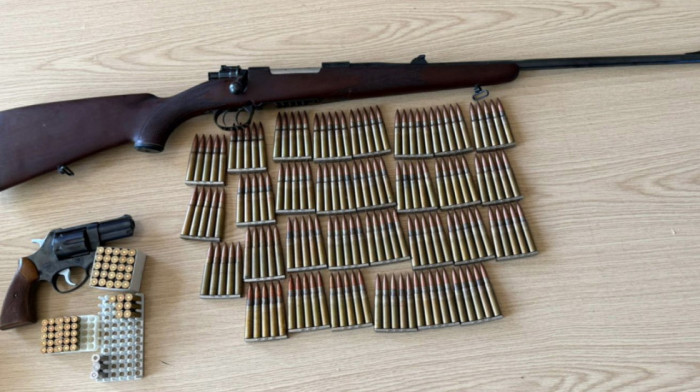 Uhapšen naoružani muškarac u Rači: Policija izvršila pretres kuće osumnjičenog