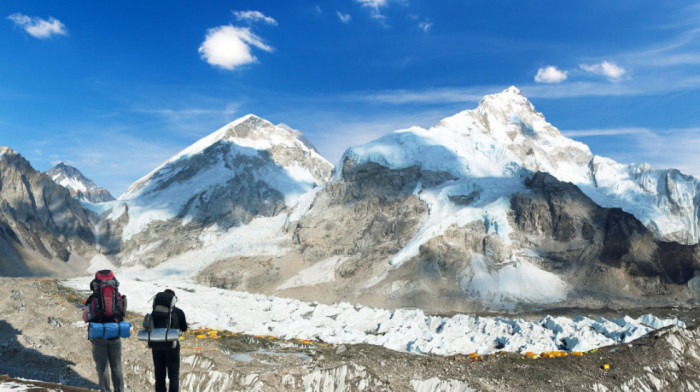 Zastoj na krovu sveta: Ogroman glečer blokirao uspon na Mont Everestu, raste strah od gužvi na vrhu