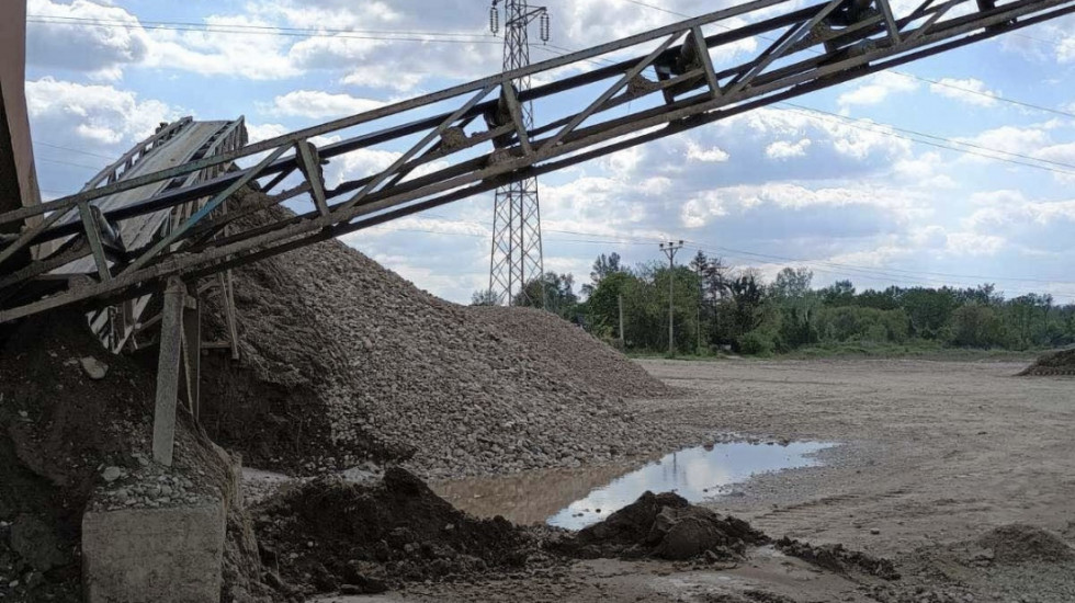 Uhapšen osumnjičeni za ekološki kriminal u Loznici: Eksploatisao pesak i šljunak u priobalju Drine i Jadra