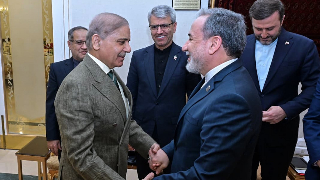 Srdačan susret Šarifa i Arakčija u Islamabadu: Premijer Pakistana i iranski šef diplomatije imali "najtopliji razgovor"