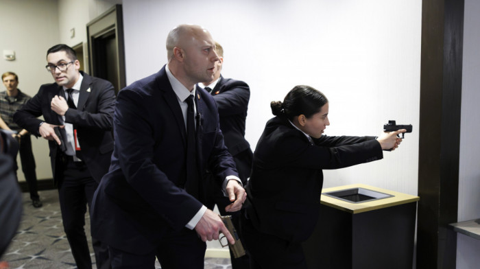 Pucnjava na događaju u Vašingtonu, Tramp nepovređen evakuisan