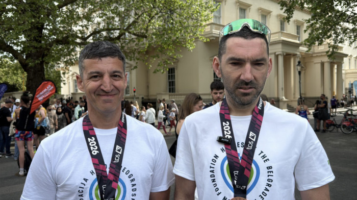 Milan Petrović, slepi trkač iz Srbije, završio maraton u Londonu