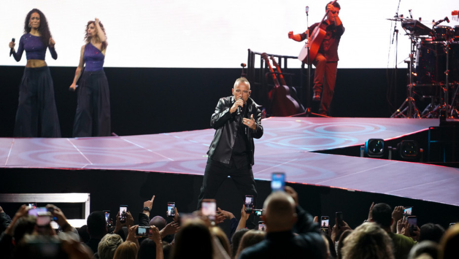 Spektakl u Beogradskoj areni: Eros Ramacoti oduševio hiljade fanova svojim najvećim hitovima