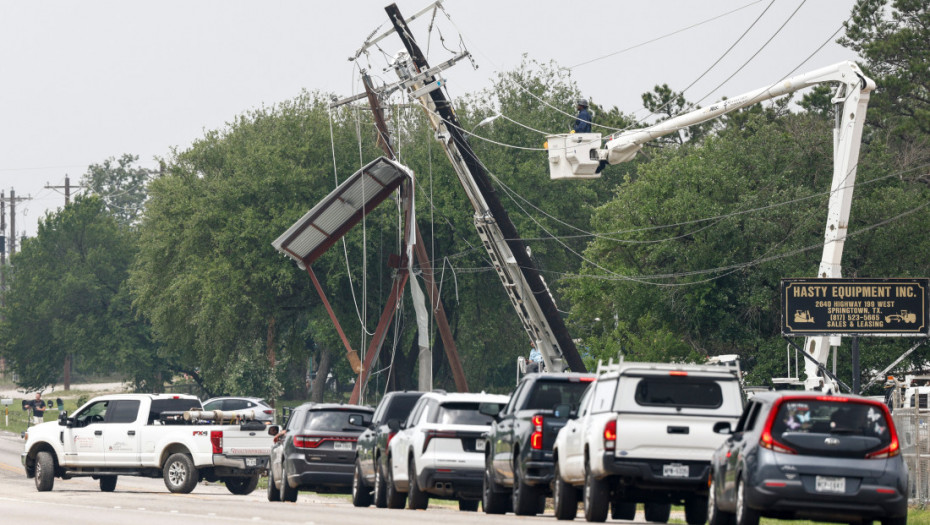Smrtonosni tornado u Teksasu: Vetar od 215 km/h brisao naselja, padap grad veličine bejzbol loptice