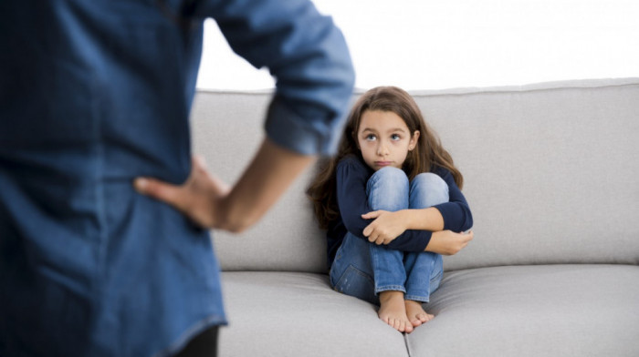 Srbija dobija novi porodični zakon - moguća zabrana "vaspitnih batina": Šta se sve menja za roditelje?