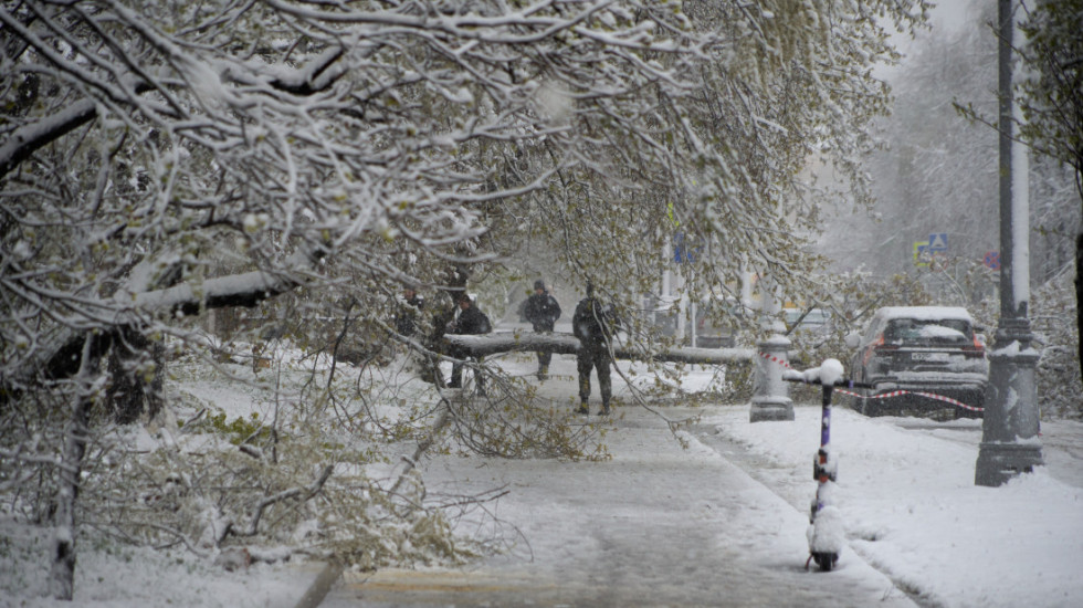 U Moskvi napadalo 12 centimetara snega, oboren rekord star 55 godina
