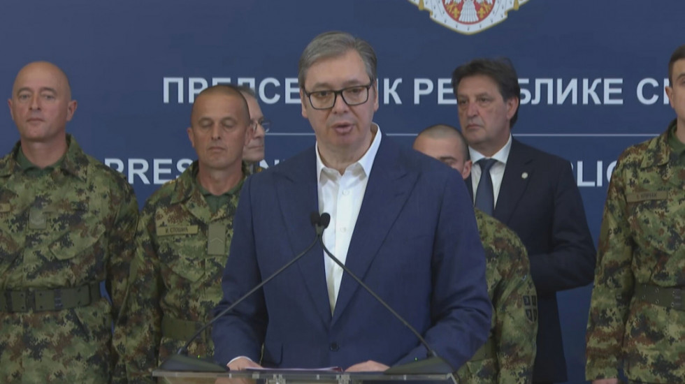 PRIPADNICI VOJSKE SRBIJE SE VRATILI IZ LIBANA Vučić: Oni su blago Srbije, svi svetski lideri su hvalili našu vojsku