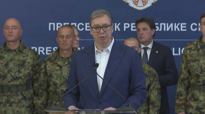 PRIPADNICI VOJSKE SRBIJE SE VRATILI IZ LIBANA Vučić: Oni su blago Srbije, svi svetski lideri su hvalili našu vojsku