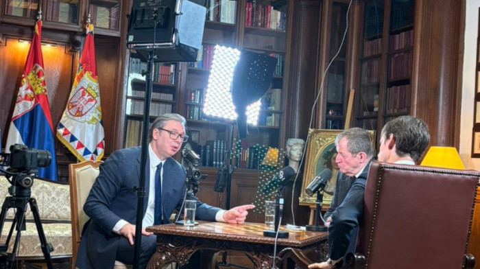 Vučić u podkastu kod Alistera Kembela: Mi imamo principe za razliku od vas