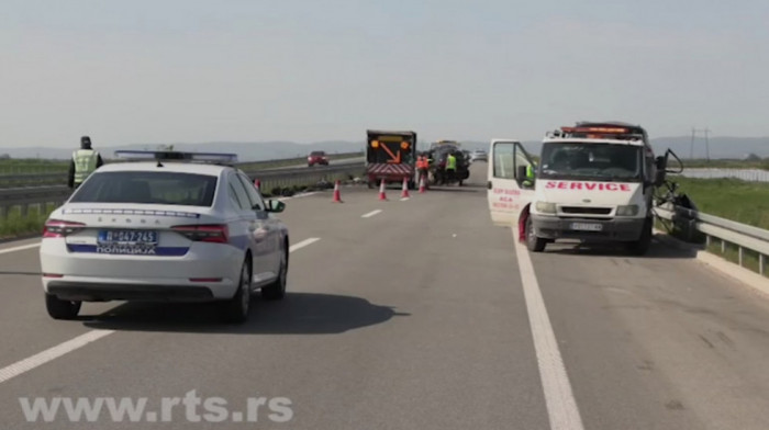 Prve fotografije saobraćajne nesreće kod Rume: Vožnja u kontra smeru odnela četiri života