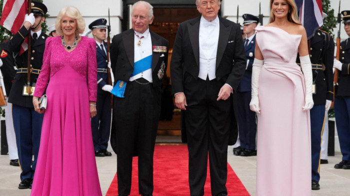 Melanija Tramp i kraljica Kamila oduševile modnim kreacijama na večeri u Beloj kući: Posluženi najfiniji specijaliteti