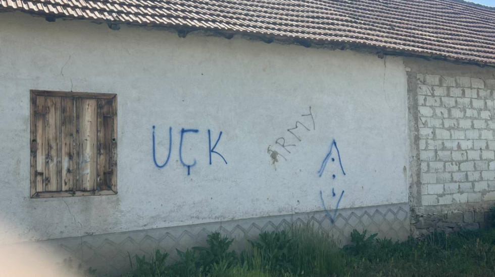 Srpska lista: Grafiti UČK jasan primer atmosfere u kojoj se Srbi na Kosovu i Metohiji nalaze