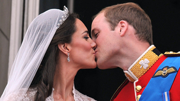 Princ Vilijam i princeza Kejt Midlton objavili novu fotografiju sa decom u čast 15. godišnjice svog braka