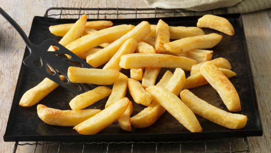 Volite da "maznete" pomfrit? Studija pokazala da su krompirići u tuđem tanjiru zaista ukusniji