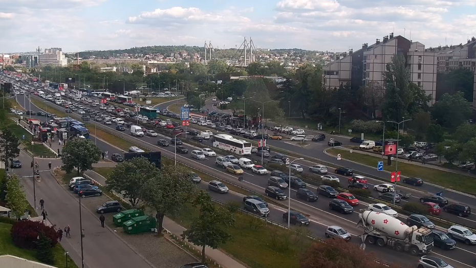 Popodnevni špic u Beogradu: Na Gazeli automobili "stoje", velika gužva i na Autokomandi (FOTO)