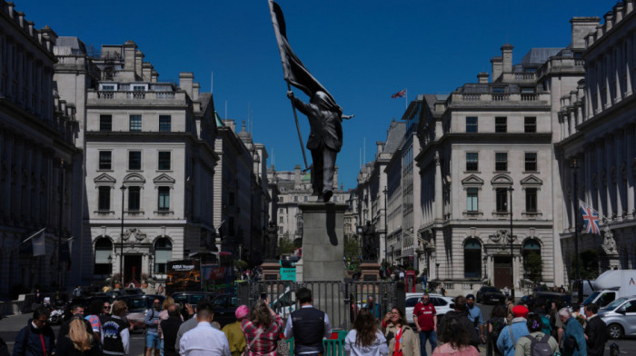 Kako je Benksi postavio novu statuu u Londonu: Instalirana preko noći ispred nosa obezbeđenju