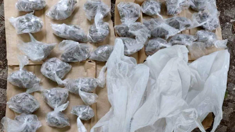 Hapšenje u Beogradu: U "fijatu" pronađeno više od 500 kesica marihuane, privedena dva muškarca