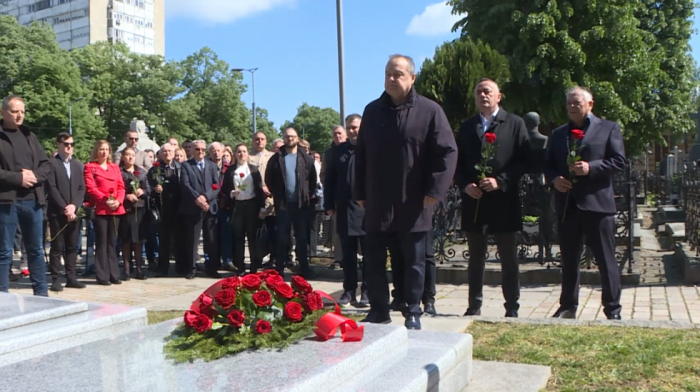 Dačić povodom Međunarodnog praznika rada položio venac na grob Dimitrija Tucovića