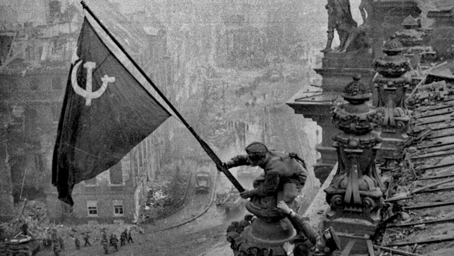 Na današnji dan pre 81 godinu podignuta zastava pobede na zgradu nemačkog Rajhstaga