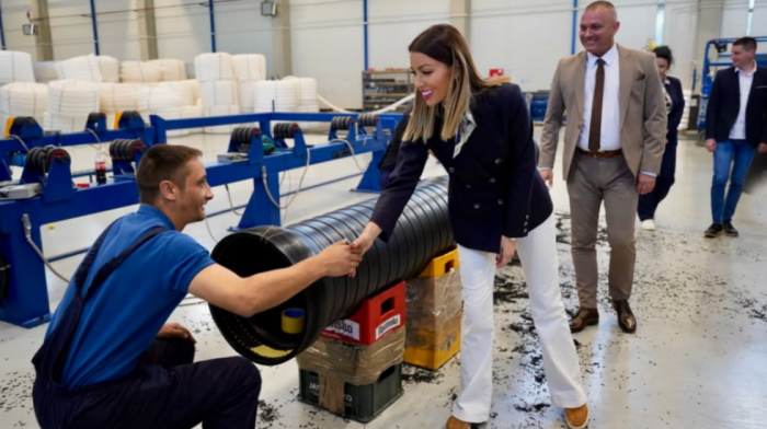 Mesarović obišla proizvodne pogone fabrike Krušik: Kompanija važna za privredu Srbije