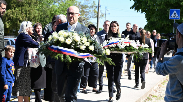 Mesarović i Vučević položili vence u Duboni povodom treće godišnjice masovnog ubistva