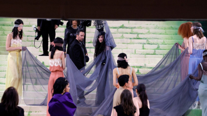 Sabrina Karpenter u filmskoj traci, Bijonse sa dijamantskim skeletom i "gusarka" Madona: Upečatljive Met Gala kreacije