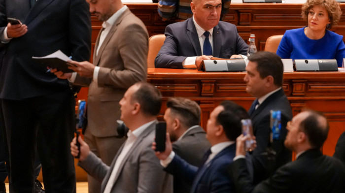 Parlament Rumunije izglasao nepoverenje vladi koju predvodi Ilija Boložan: Fiskalne reforme pod znakom pitanja