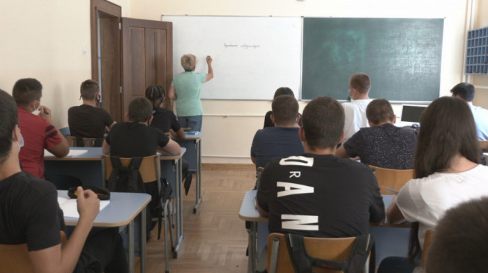 Smanjenje deficitarnih zanimanja u prosveti: Da li će nova mera koju predlaže ministar pomoći?