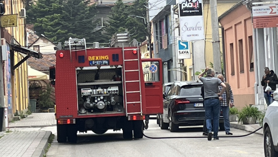 Lokalizovan požar na stambeno-poslovnom objektu u centru Čačka
