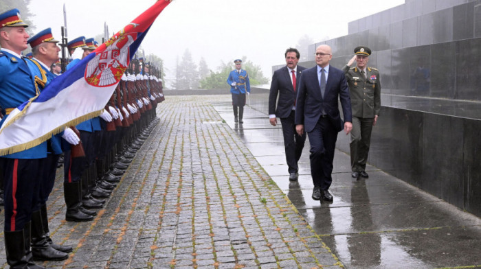 Vučević, Gašić i Mojsilović položili venac na Spomenik Neznanom junaku na Avali