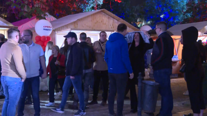 Skup "Srbija pobeđuje" u Pionirskom parku, okupio se veliki broj građana