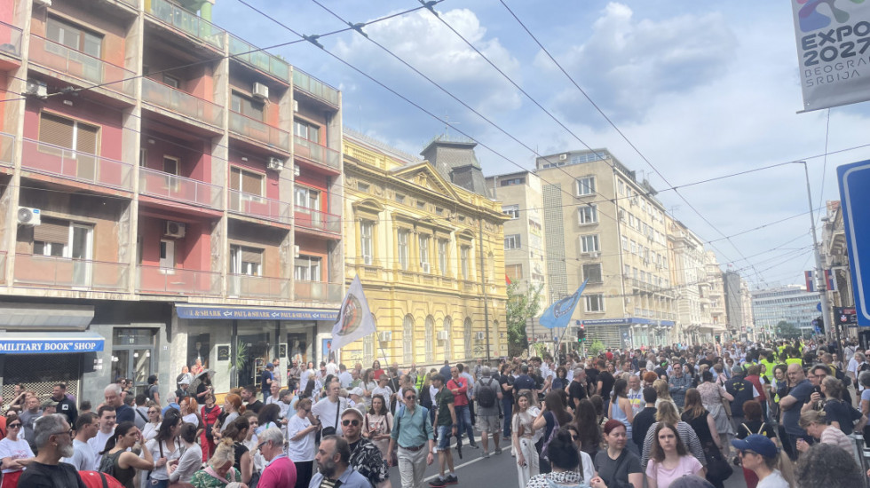 Protestna šetnja studenata u Beogradu: Blokiran Studentski trg, kolona ide ka Skupštini