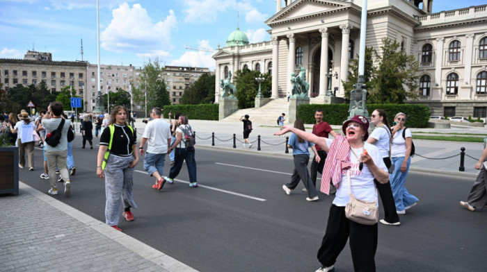 Protestna šetnja studenata u Beogradu: Blokiran Studentski trg, kolona ide ka Skupštini