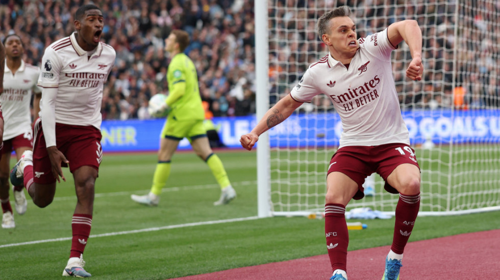 Luda utakmica u Engleskoj: Poništen gol Vest Hema, Arsenal slavi pobedu - a možda i titulu...