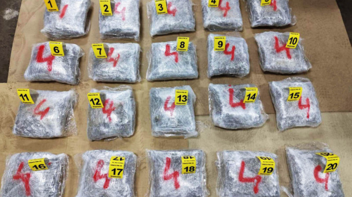 Uhapšen vozač "opela" iz Prizrena: Prevozio 20 kilograma droge, "pao" na auto-putu kod Niša